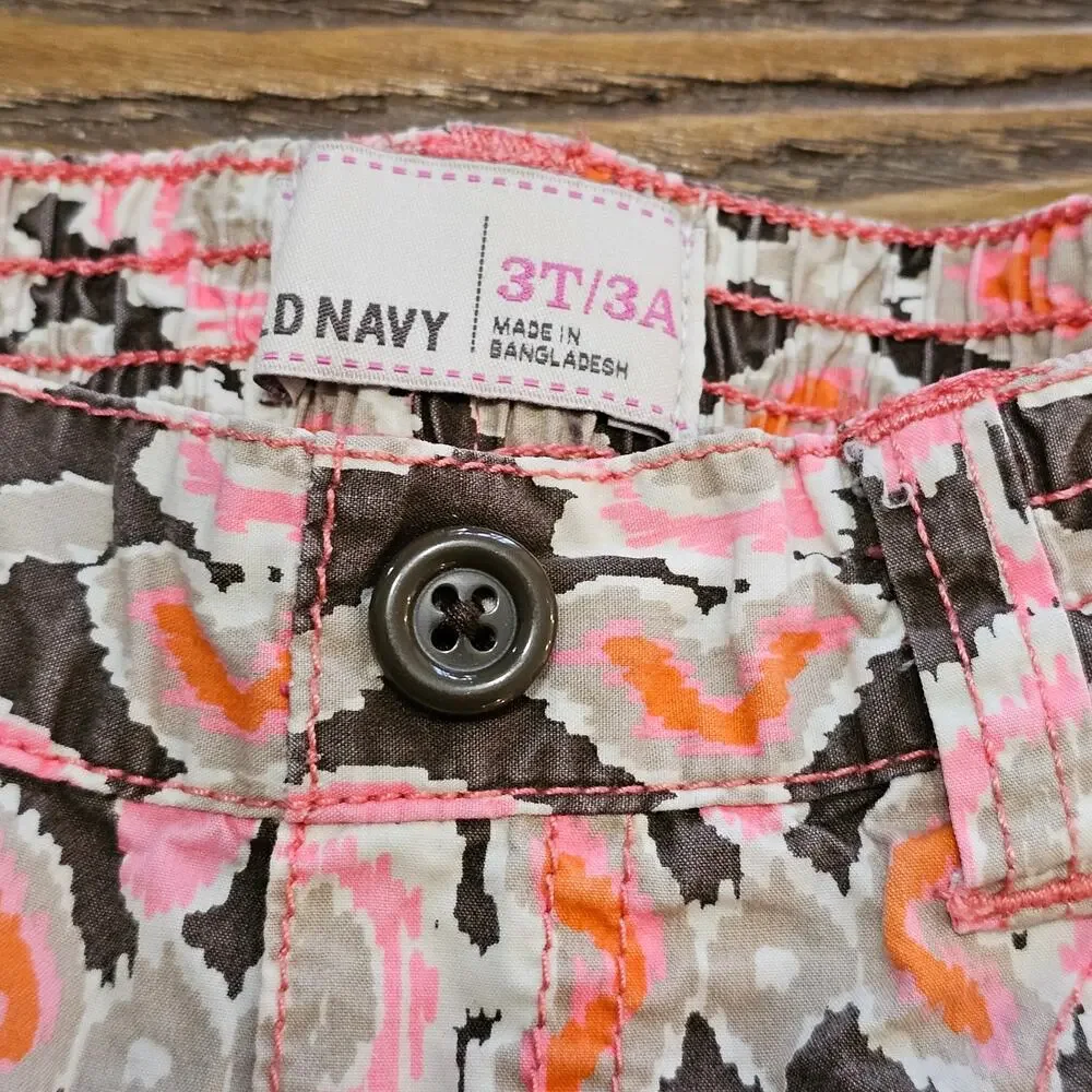 Old Navy Shorts Toddler Girls 3T Hearts Flowers Cuffed Short Brown Pink